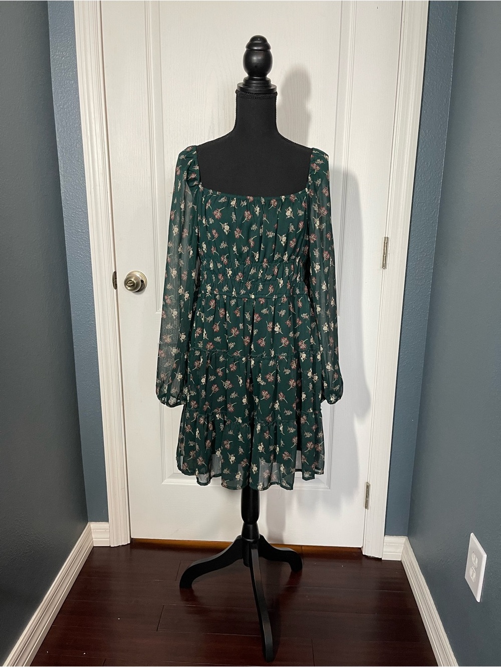 Trixxi Junior's Dark Green Floral Long-Sleeve Smock Dress
